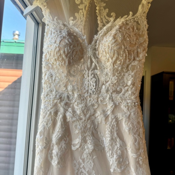 Wedding gown - Picture 10 of 11